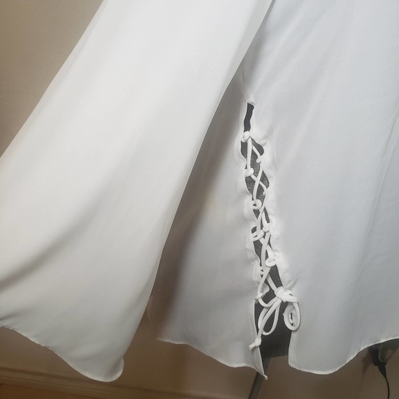 Liquid by Sioni Top High Low Lace Up Sides M White Bell Sleeve Flutter - Picture 4 of 7